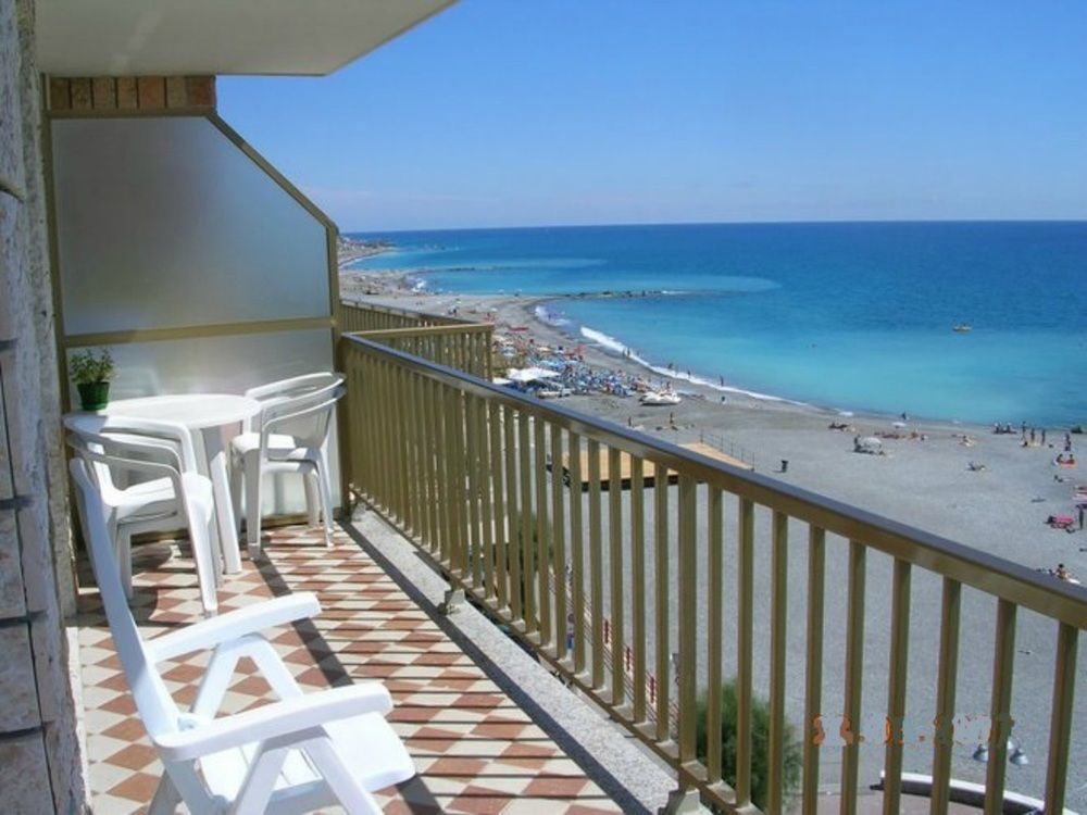 Gaiavacanze Beach Apartment Бордихера Екстериор снимка